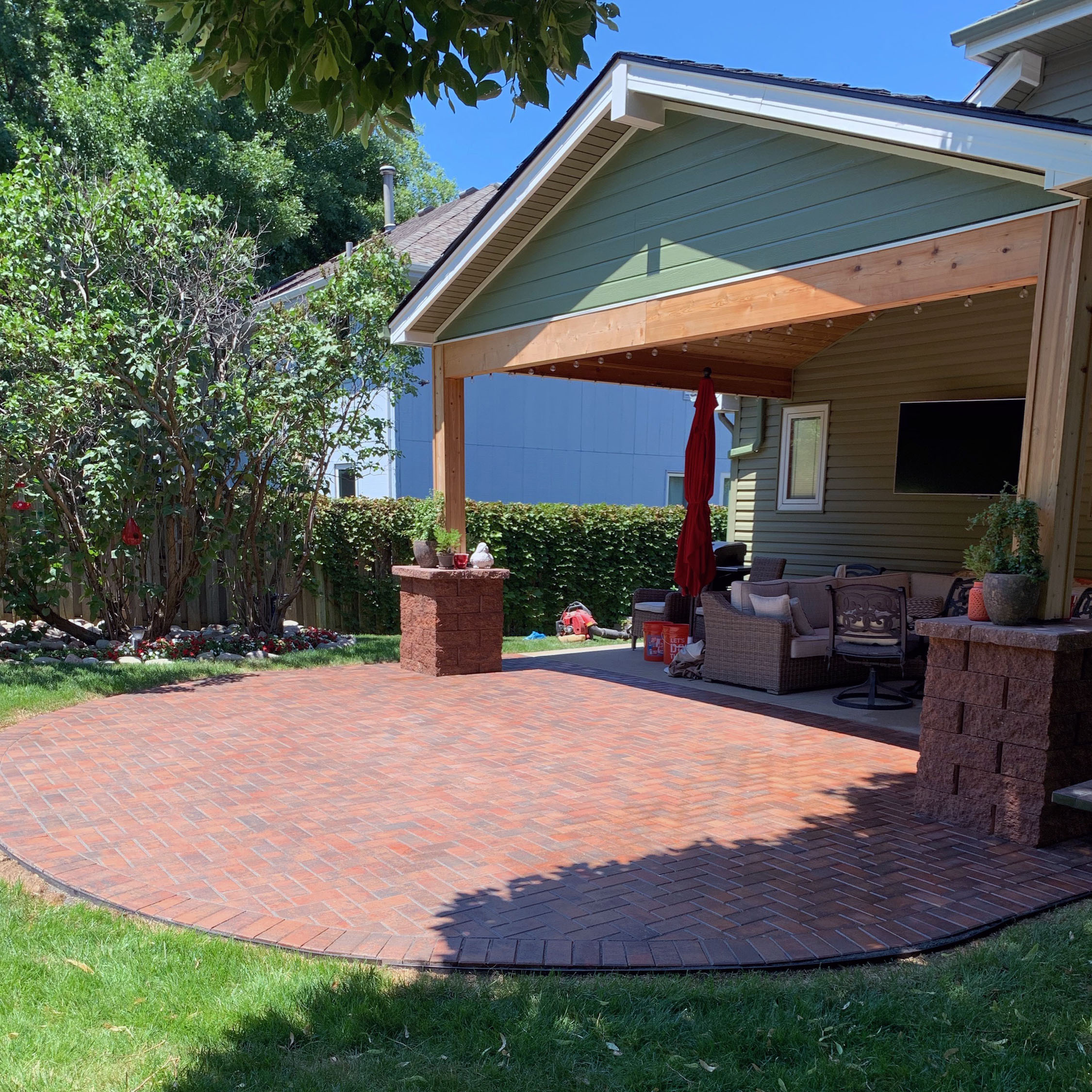 Holland Paver Patio with Columns - TJN Enterprises Inc.